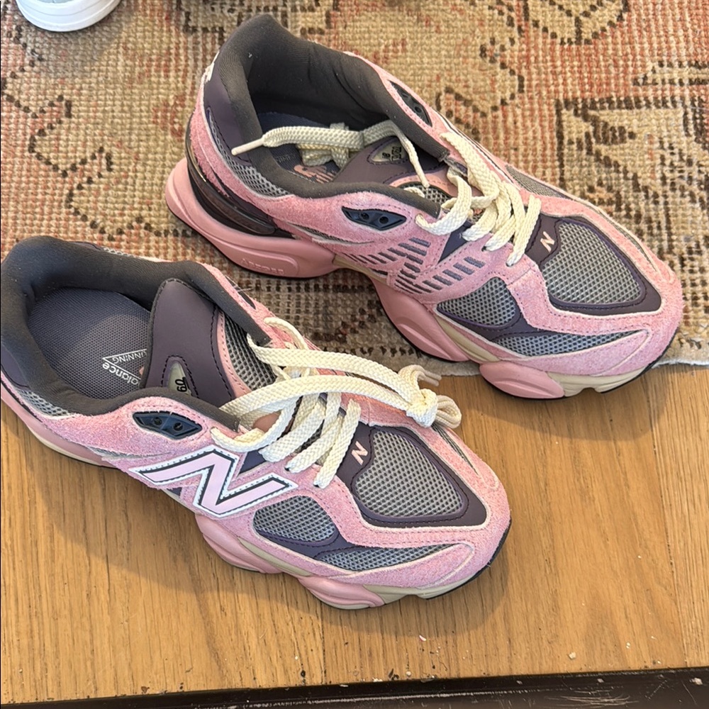 New Balance Women's Pink and Gray Sneakers